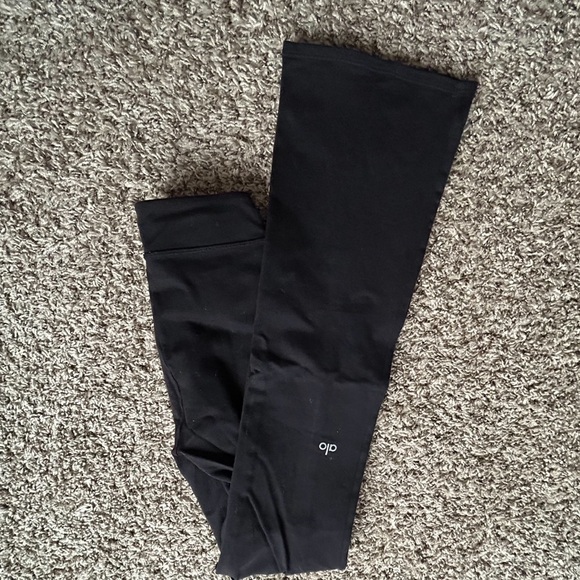 ALO Yoga Pants - Black alo yoga with front slit